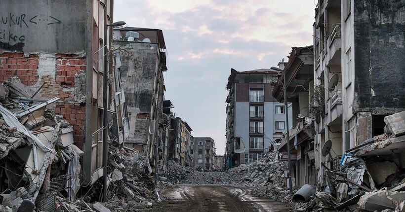 У Туреччині через обвалення будинків у зв’язку з землетрусом затримано майже 1000 осіб