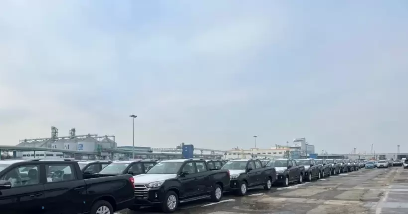 Південна Корея передала 100 автомобілів для українських піротехніків