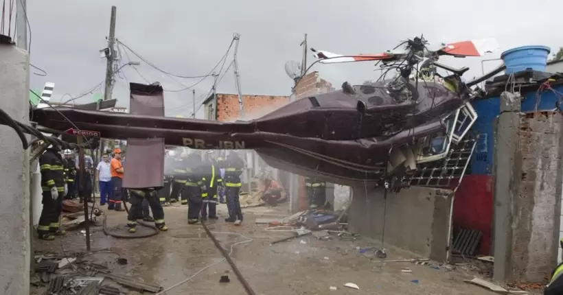 У Бразилії посеред вулиці впав гелікоптер: є жертви