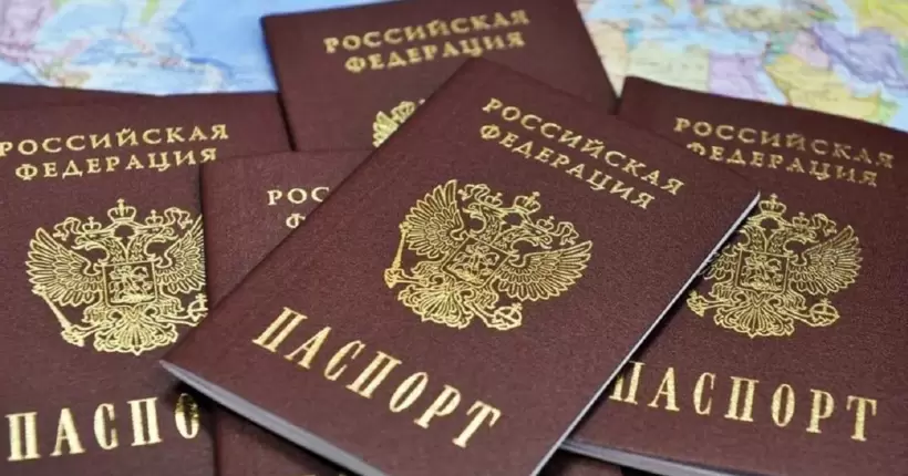 Українцям на окупованій Херсонщині погрожують в’язницею за відсутність паспорта рф