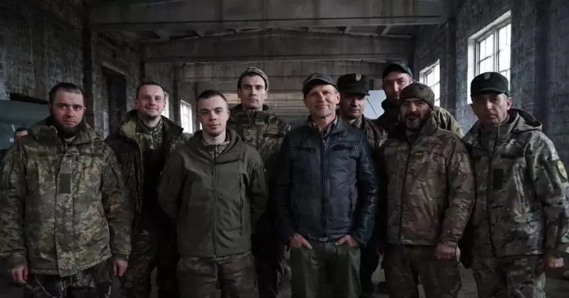 Олег Скрипка виступив перед українськими захисниками під Бахмутом: Заряджаюсь від їхньої сталевої волі
