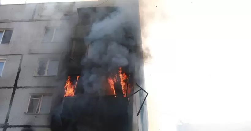 Удар по багатоповерхівці в Запоріжжі: кількість постраждалих зросла, є загиблий