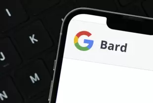 Google запустили новий чат-бот Bard: як він працює й чим відрізняється від ChatGPT