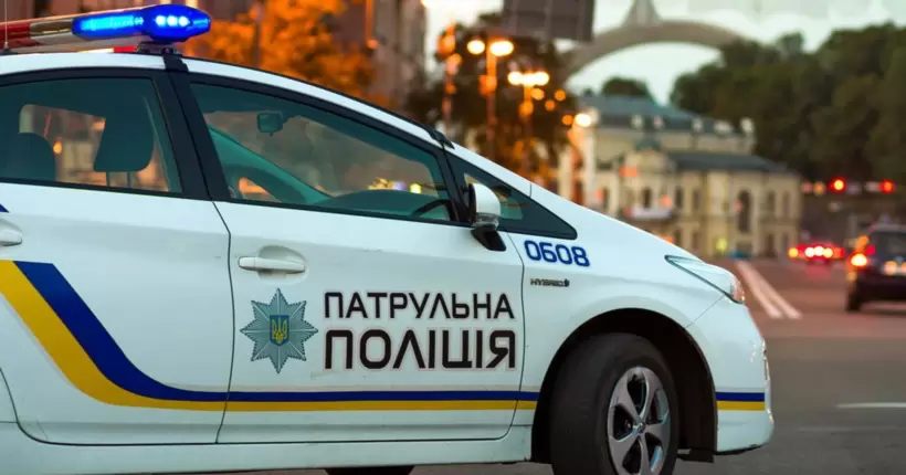 У Києві поліція вилучила немовля в жінки, яка виховувала його в закинутій недобудові