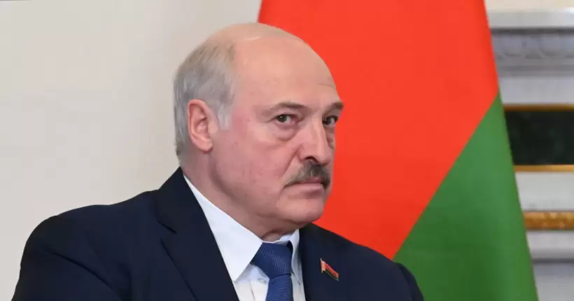 Літак Лукашенка та автомобільний завод: США запровадили нові санкції проти Білорусі