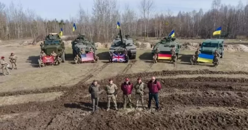 Перші танки Challenger та інша техніка від партнерів вже в Україні: Резніков оприлюднив фото