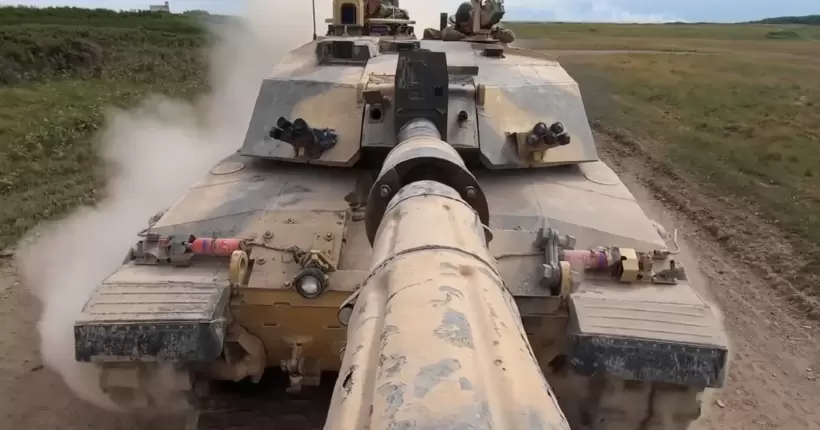 Резніков підтвердив, що британські танки Challenger 2 вже прибули в Україну. Відео