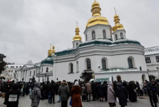 Напад на журналістів у Києво-Печерській лаврі: поліція відкрила кримінальне провадження