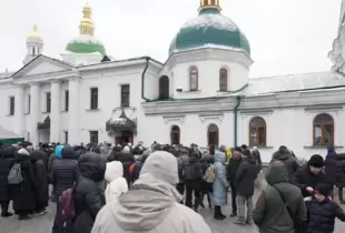 Блокування роботи комісії в Лаврі: прихильникам УПЦ МП видали рації (відео)