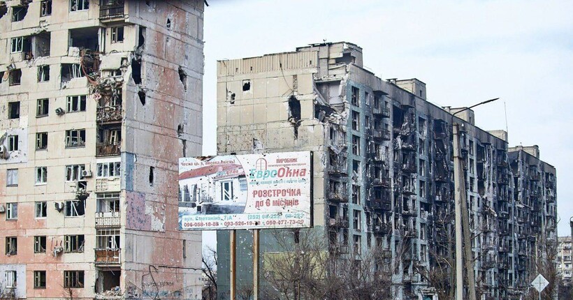 У Сєвєродонецьку пошкоджені будинки падають під’їздами, у цілі - селять зрадників, - ВЦА