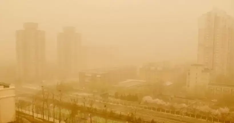 В Пекін повернулись потужні пилові бурі: забруднення повітря у 46 разів перевищує норму