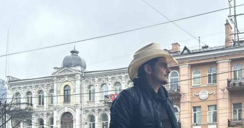 Кантрі-музикант Бред Пейслі заспівав у центрі Києва: опубліковано відео