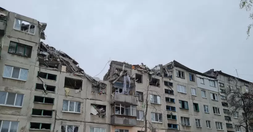 Обстріл у Слов'янську: окупанти завдали удару по багатоповерхівці (ОНОВЛЕНО)