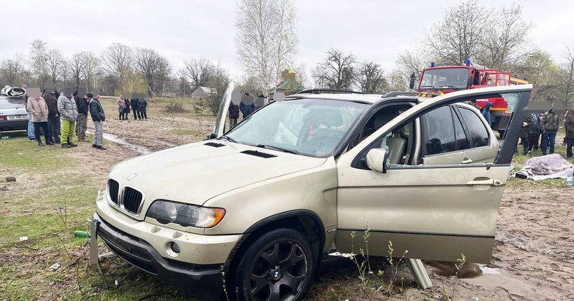 Трагедія на Рівненщині: BMW X5 затонув в озері, двоє загиблих
