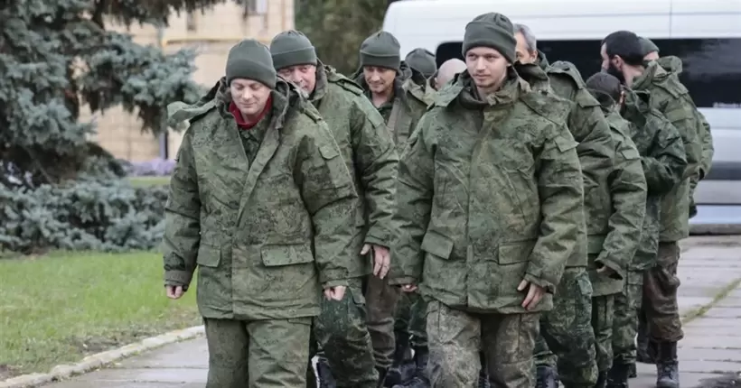 Бояться контрнаступу ЗСУ: росіяни масово здаються у полон українцям