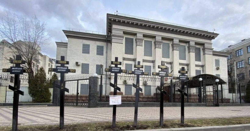 Влада Києва розірвала договір оренди землі з посольством рф