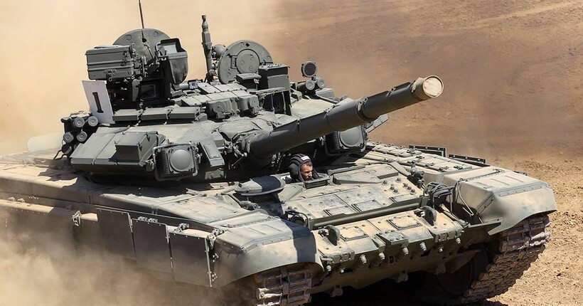 За допомогою закладених мін воїни ССО знищили ворожий танк Т-90 (ВІДЕО)