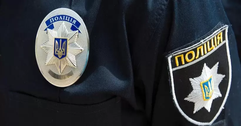 В Одесі поліцейські затримали чоловіка, який під виглядом військового вимагав у матері призовника кошти