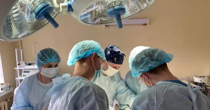 Вперше у світі: в Іспанії робот провів трансплантацію легень людині