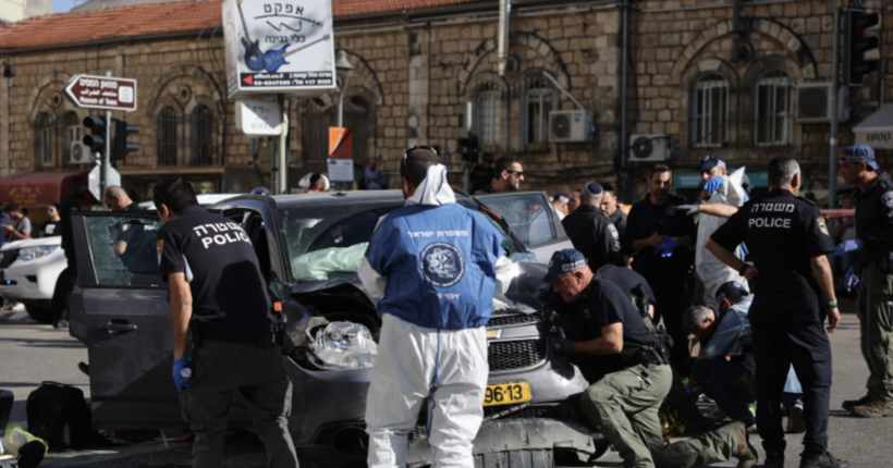 У центрі Єрусалиму стався теракт: автомобіль влетів у натовп людей. Фото
