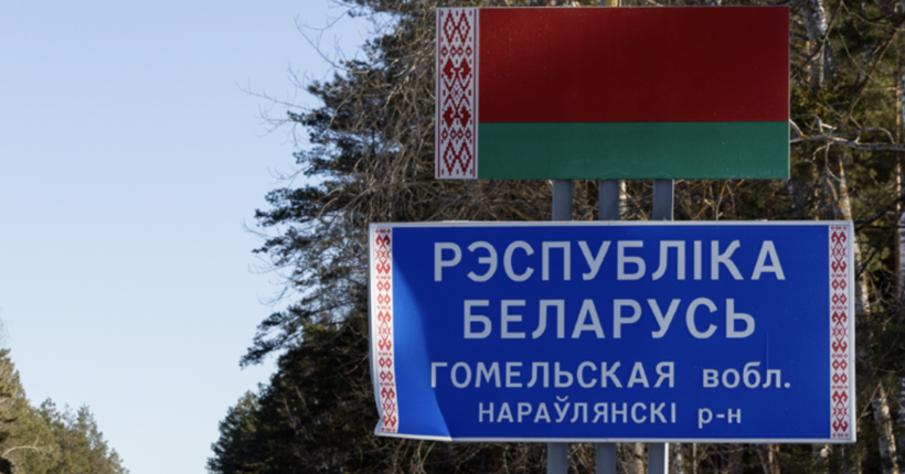 Українські прикордонники продовжують знущатися з білорусів: дали послухати сигнал повітряної тривоги 