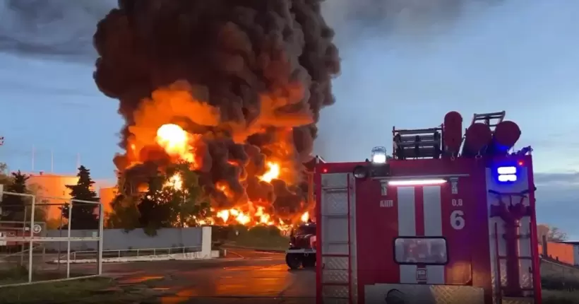 В окупантів почалася паніка через пожежу на нафтобазі у Севастополі