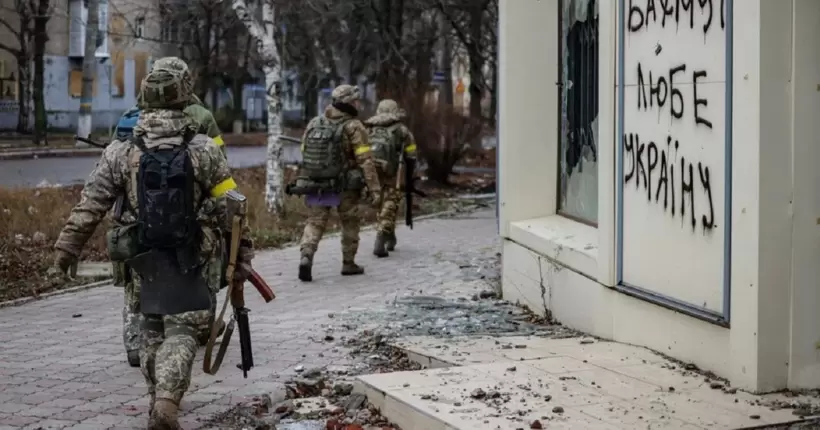 На Бахмутському напрямку окупанти хочуть захопити багатоповерхівки, щоб знищити позиції ЗСУ, – Маляр