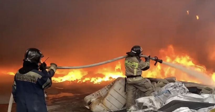 Жодного дня без пожежі: у російському Єкатеринбурзі спалахнули склади з гумою та легкозаймистими рідинами