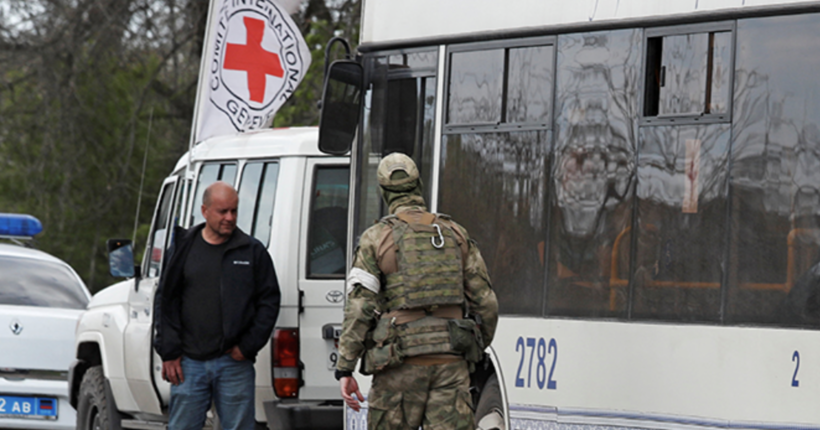 Черги на АЗС та закриті відділи поліції: окупанти евакуюються з Запорізької області
