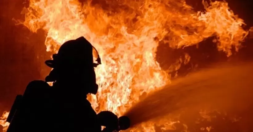 На Київщині спалахнула пожежа в будинку, де було шестеро дітей: є жертва