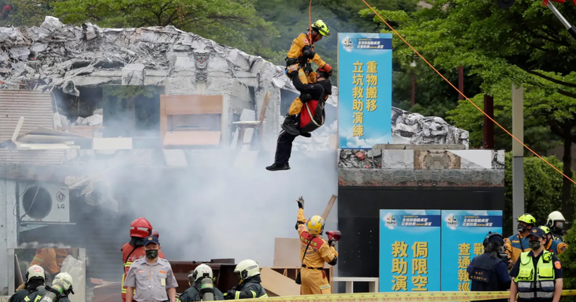 Ракети, прильоти та руйнування: Тайвань репетирує напад Китаю на свої міста 