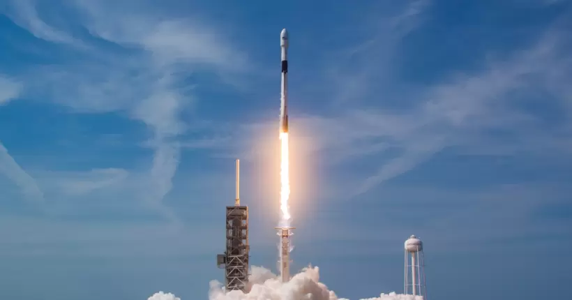 SpaceX відправила на орбіту десятки Starlink. Відео