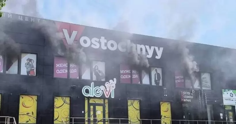 У Маріуполі загорівся торговий центр: дим видно майже з усіх районів міста