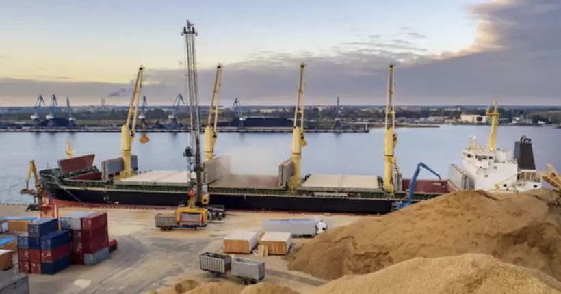 Росіяни намагаються сирійським судном вивезти українське зерно