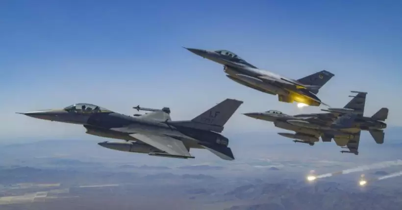 Поговоримо у червні: Столтенберг назвав дату дискусії щодо F-16 для України
