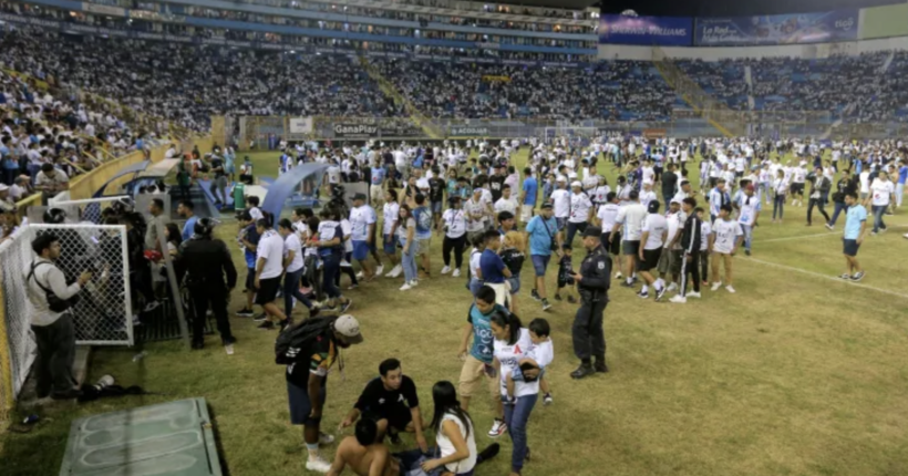 У Сальвадорі під час футбольного матчу сталася тиснява: загинуло 12 людей, ще сотні постраждали