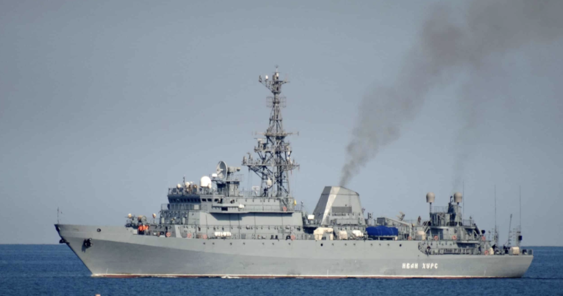 Росіяни заявили про атаку невідомих дронів на корабель Чорноморського флоту