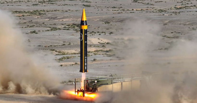 Іран показав новітню стратегічну балістичну ракету 