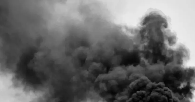У Маріуполі пролунали потужні вибухи: є влучання на території “Азовсталі”