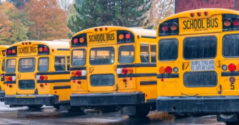 У США бензовоз на повній швидкості в’їхав у шкільний автобус (ВІДЕО)