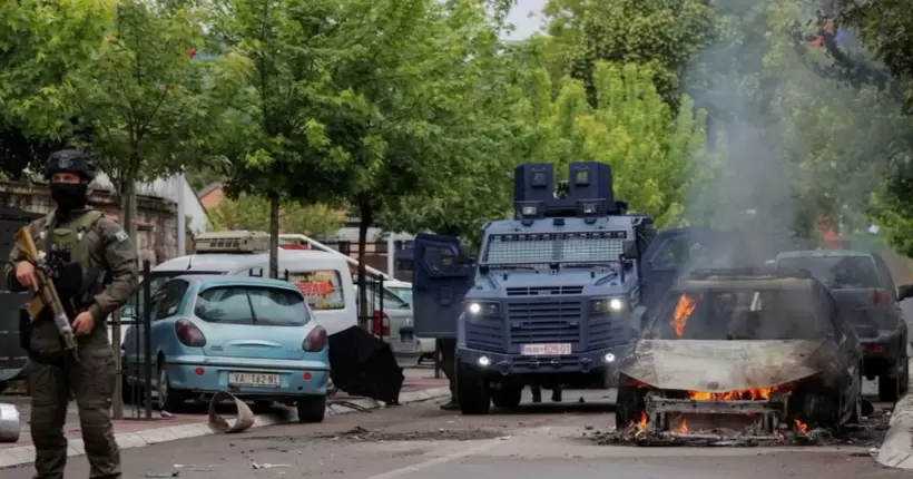 Зіткнення у Косово: Вучич привів армію Сербії у повну боєготовність