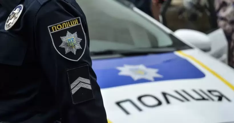 У Святошинському районі Києва затримали чоловіка, який бігав вулицею з ножем