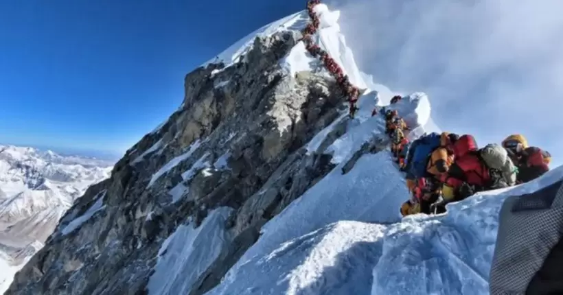 Цей рік може стати одним з найсмертоносніших на Евересті: експерти назвали причину