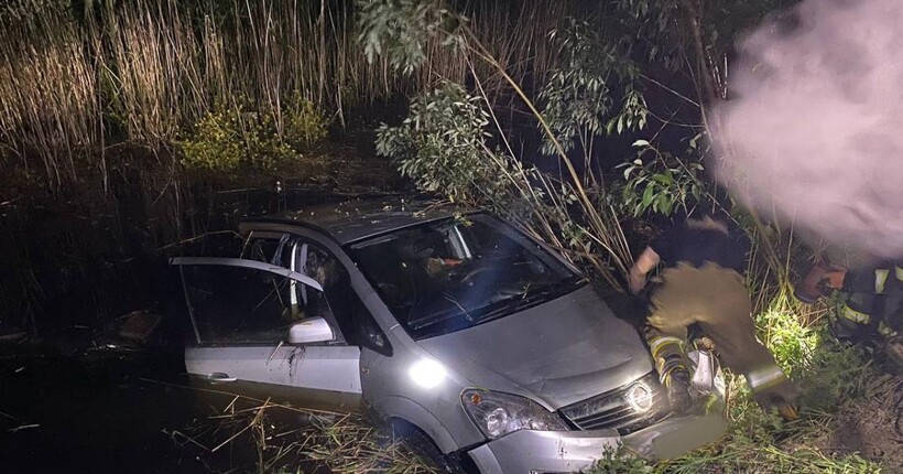 У Київській області в річці знайшли авто з 74-річним чоловіком