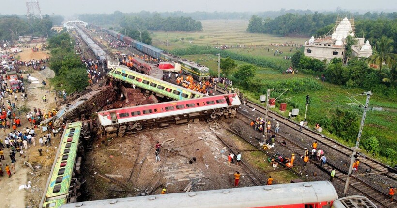 Зіткнення поїздів в Індії: кількість загиблих зросла