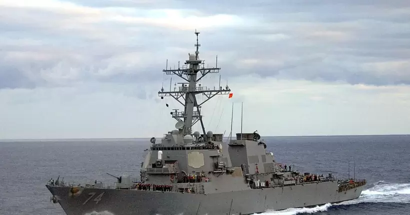 Іран намагався захопити ще один торговий корабель, його “відбили” ВМС США та Британії