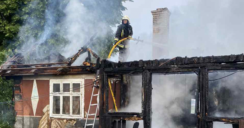 На Львівщині чоловік заживо згорів у будинку своєї матері