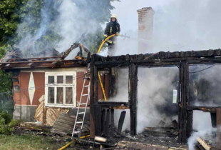 На Львівщині чоловік заживо згорів у будинку своєї матері