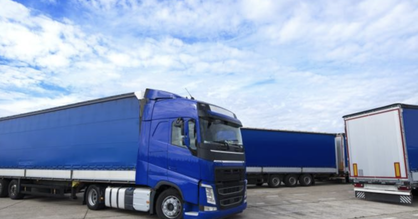Українські вантажівки знову не пускають у Польщу: подробиці
