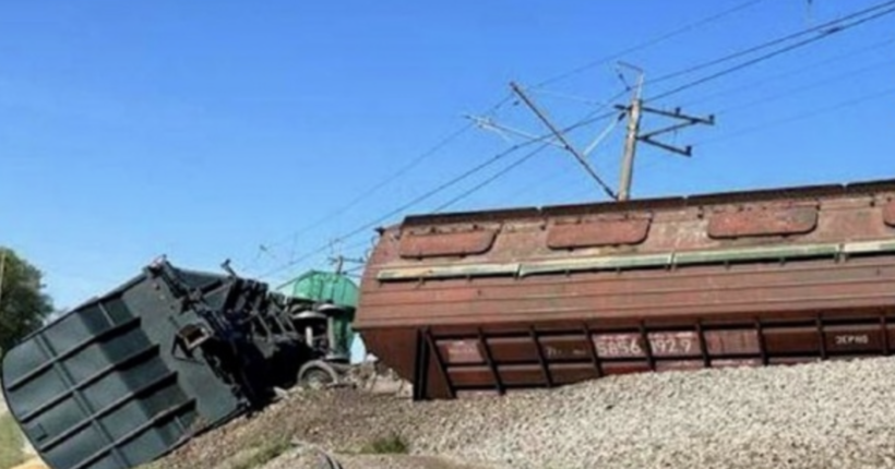 У Криму прогримів вибух на залізниці: рух потягів довелося зупинити